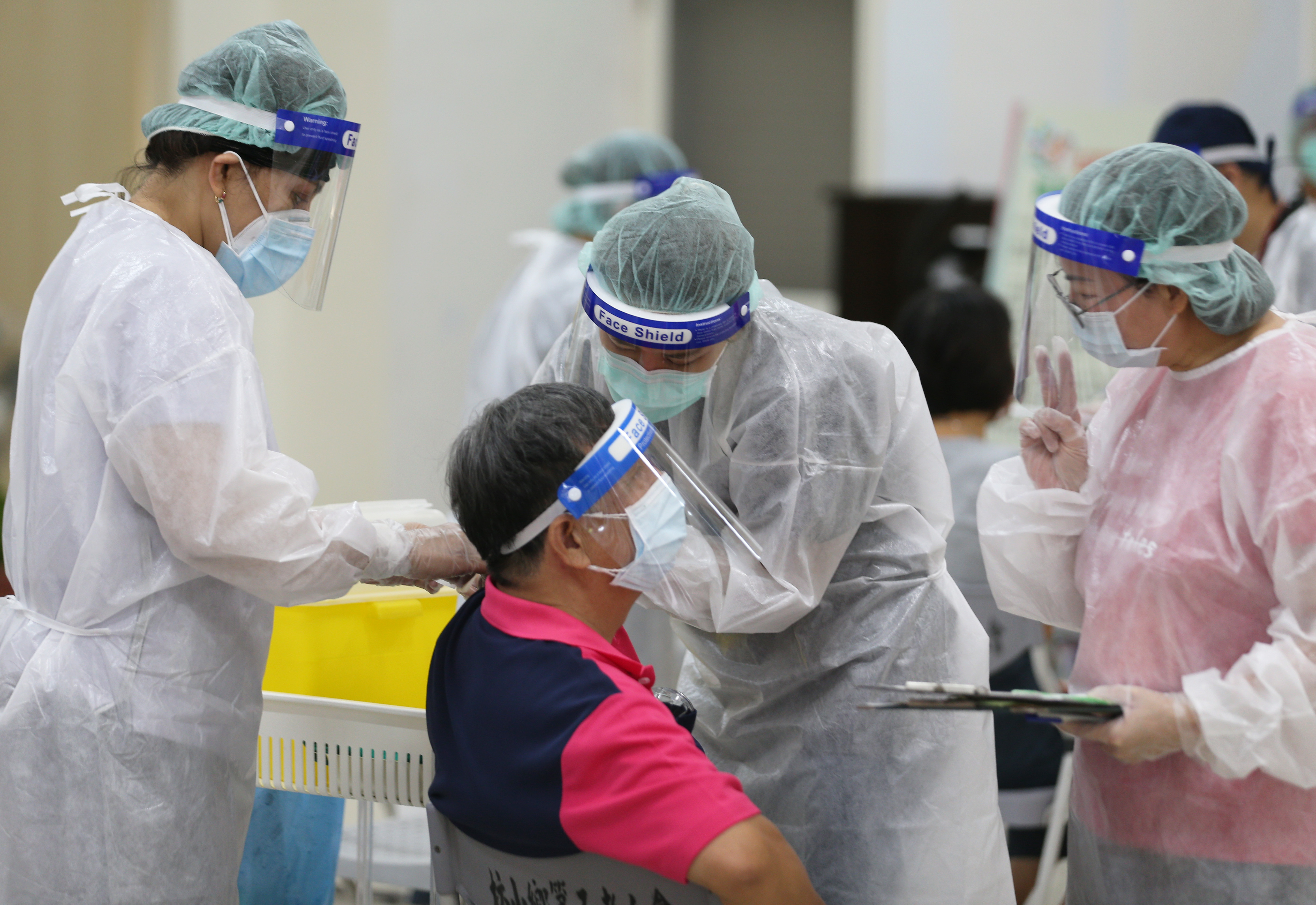 31省新增确诊3例-31省区新增确诊327例-第2张图片